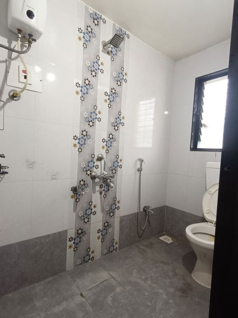 Bathroom, kasturba-housing-society 2 Bedroom 800 Sq.Ft. Apartment In Vishrantwadi Pune 10662688