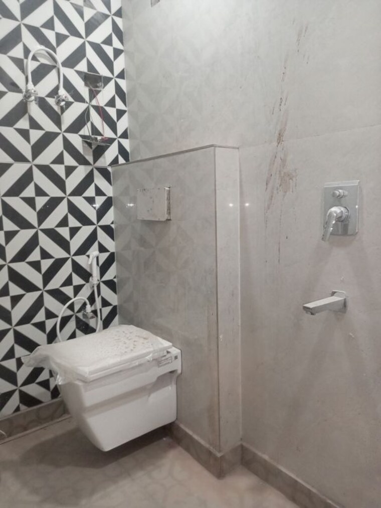 Bathroom, sunshine-apartments-sector-73 2 Bedroom 1060 Sq.Ft. Builder Floor In Sector 73 Noida 10662798