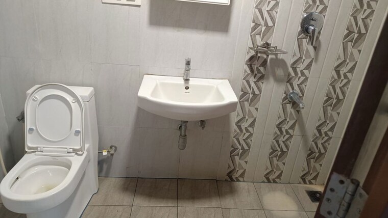 Bathroom, altis-ashraya 3 Bedroom 1394 Sq.Ft. Apartment In Mangadu Chennai 10662176