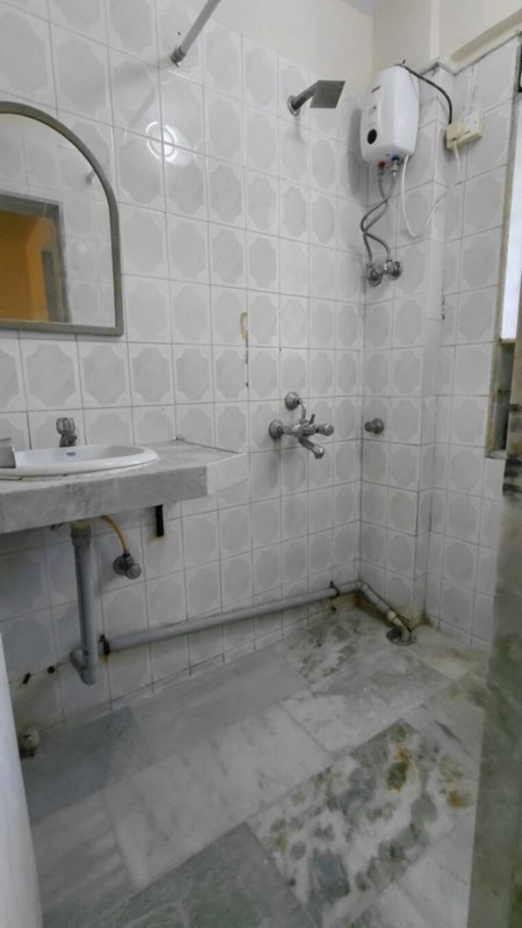 Bathroom, rizvi-palace 1 Bedroom 500 Sq.Ft. Apartment In Bandra West Mumbai 10662831