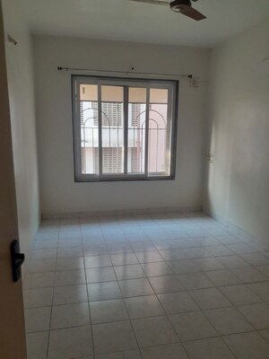 Room in 4 BHK Apartment at Nirmiti Ragdari Apartments, Aundh – for Rent