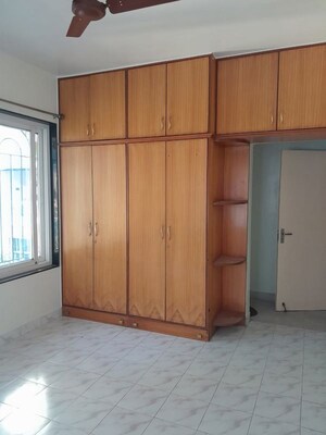 Room in 4 BHK Apartment at Nirmiti Ragdari Apartments, Aundh – for Rent