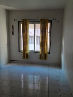 Room in 4 BHK Apartment at Nirmiti Ragdari Apartments, Aundh – for Rent