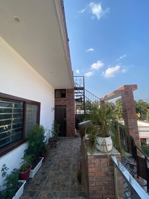 2 BHK Builder Floor – Exterior View View at Kalidas Road - for Rent