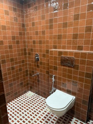 Bathroom in 3 BHK Apartment at Surya Apartment Breach Candy, Breach Candy – for Rent