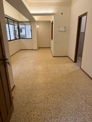 Room in 3 BHK Apartment at Surya Apartment Breach Candy, Breach Candy – for Rent