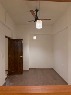 Room in 3 BHK Apartment at Surya Apartment Breach Candy, Breach Candy – for Rent