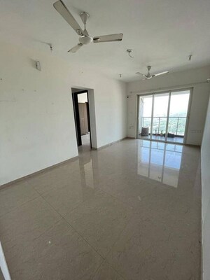 Room in 2 BHK Apartment at JP Decks, Goregaon East – for Rent