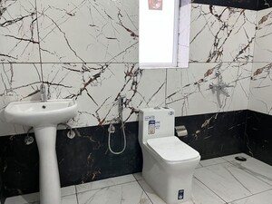 3 BHK Builder Floor For Rent in Aman Vihar