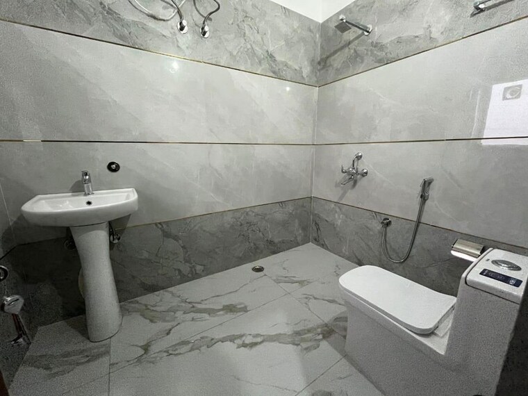 Bathroom, aman vihar 3 Bedroom 1300 Sq.Ft. Builder Floor In Aman Vihar Dehradun 10662918