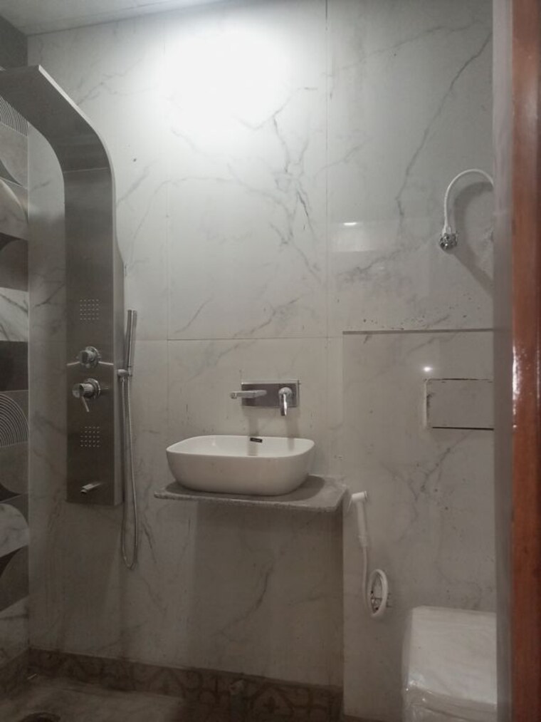 Bathroom, dmd-hometech-awas-yojna 3 Bedroom 1350 Sq.Ft. Builder Floor In Sector 73 Noida 10662927