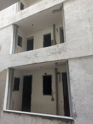 Building Lobby in 3 BHK Builder Floor at DMD Hometech Awas Yojna, Sector 73 – for Sale