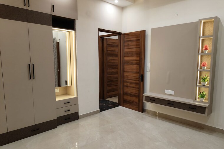 Room, vip road 5 Bedroom 2250 Sq.Ft. Independent House In Vip Road Zirakpur 10662920