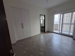 Room in 2 BHK Apartment at RG Luxury Homes, Sector 16b Greater Noida – for Sale