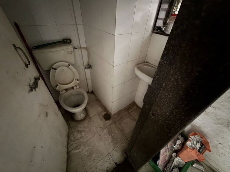 Bathroom, soham-plaza Commercial Shop 300 Sq.Ft. In Manpada Thane 10662957