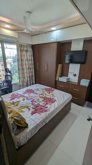 Bedroom in 1 BHK Apartment at Prashant CHS Matunga, Matunga West – for Rent