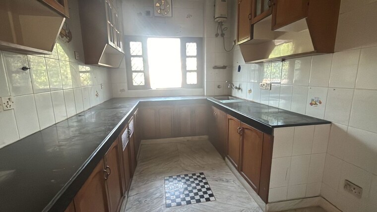 Kitchen, dlf phase ii 3 Bedroom 1800 Sq.Ft. Builder Floor In Dlf Phase ii Gurgaon 10663002