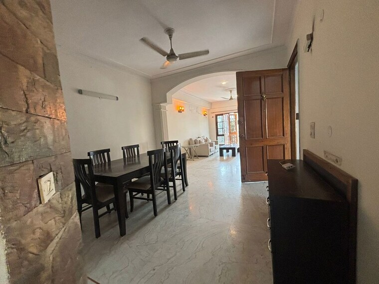  Parking, dlf phase ii 3 Bedroom 1800 Sq.Ft. Builder Floor In Dlf Phase ii Gurgaon 10663002