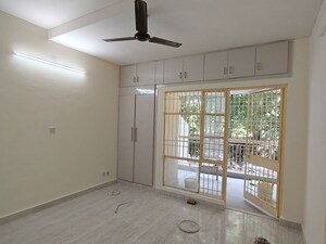 Room in 3 BHK Apartment at Vasant Kunj – for Rent