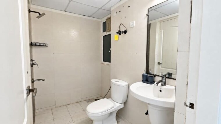 Bathroom, amrapali-sapphire 3 Bedroom 1390 Sq.Ft. Apartment In Sector 45 Noida 10662901