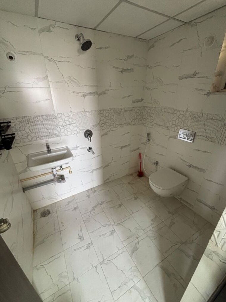 Bathroom, praneeth-pranav-solitaire 3 Bedroom 1701 Sq.Ft. Apartment In Bachupally Hyderabad 10663034