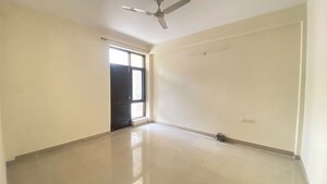 Room in 3.5 BHK Apartment at Ambika Florence Park, North Mullanpur – for Rent