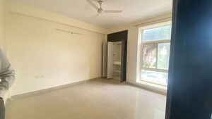 Room in 3.5 BHK Apartment at Ambika Florence Park, North Mullanpur – for Rent