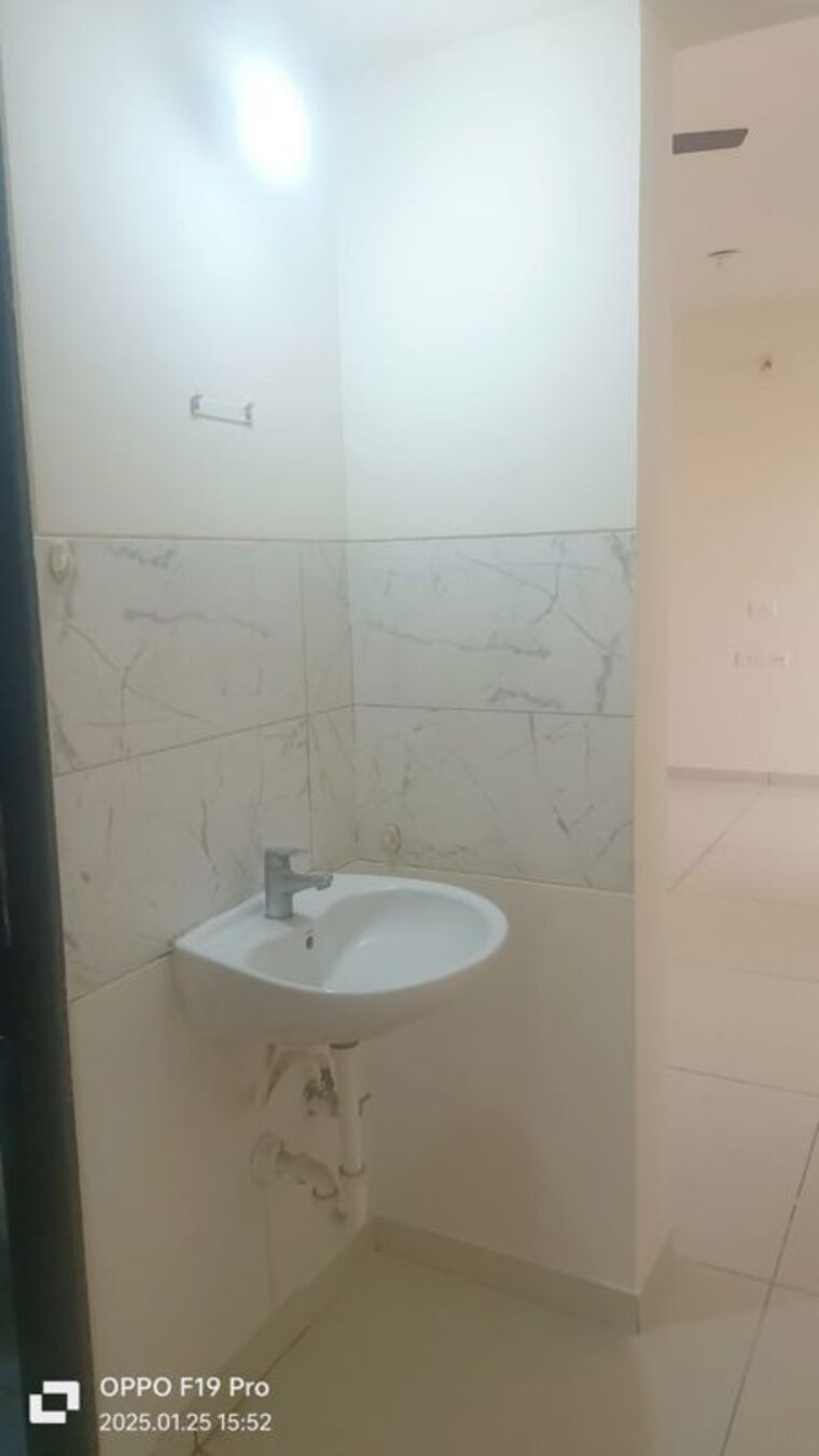 Bathroom, vilas-javdekar-yashwin-encore 2.5 Bedroom 950 Sq.Ft. Apartment In Wakad Pune 10663046