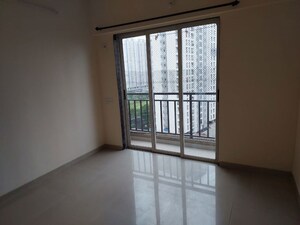 Room in 2 BHK Apartment at Vihang Valley Phase 2, Kasarvadavali – for Rent