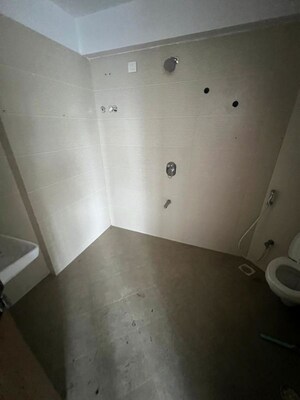 Bathroom in 2 BHK Apartment at Dar Us Salaam CHS, Agripada – for Sale