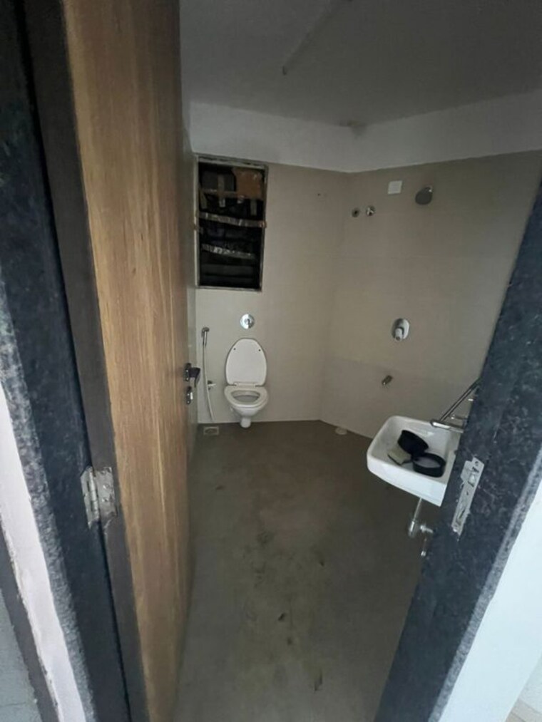 Bathroom, dar-us-salaam-chs 2 Bedroom 900 Sq.Ft. Apartment In Agripada Mumbai 10663053