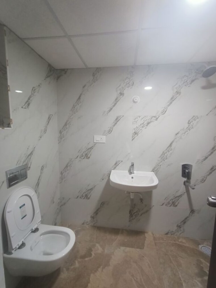 Bathroom, praneeth-pranav-jaitra 3 Bedroom 1850 Sq.Ft. Apartment In Miyapur Hyderabad 10663073