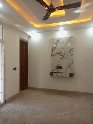 Room in 3 BHK Builder Floor at Noida Central – for Sale