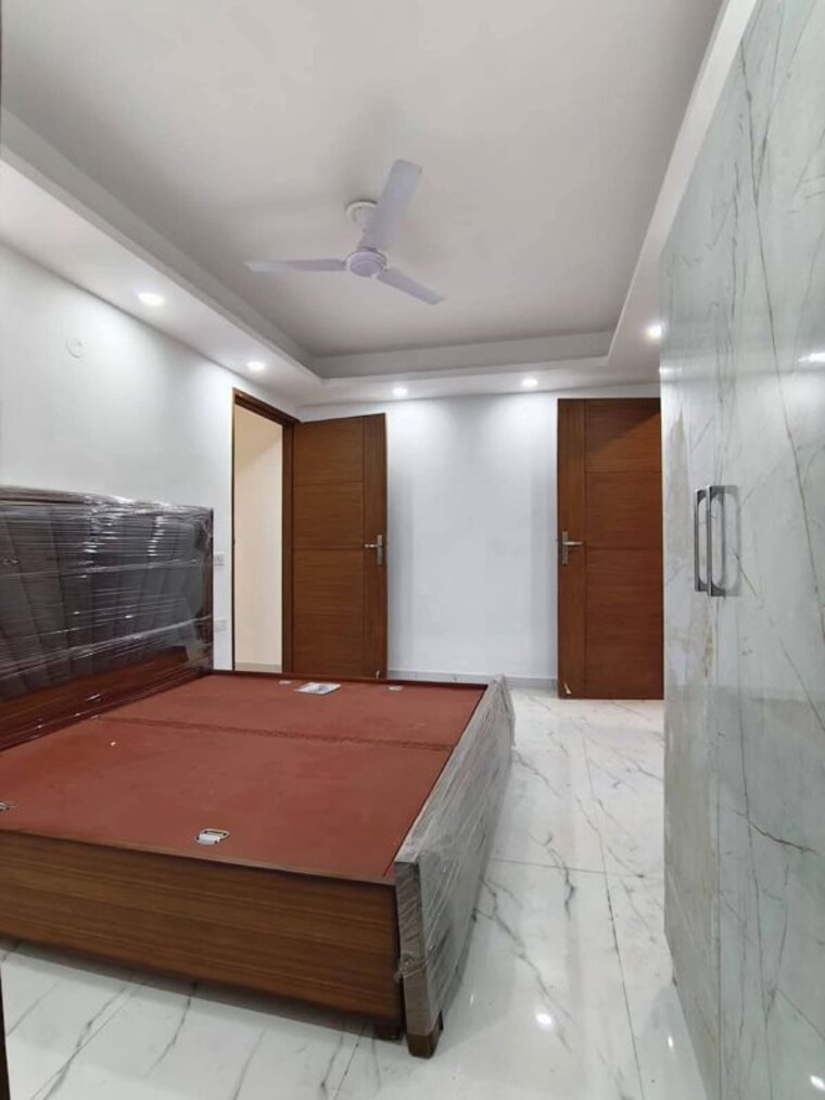 Bedroom, freedom fighters enclave 2 Bedroom 1000 Sq.Ft. Apartment In Freedom Fighters Enclave Delhi 10663123