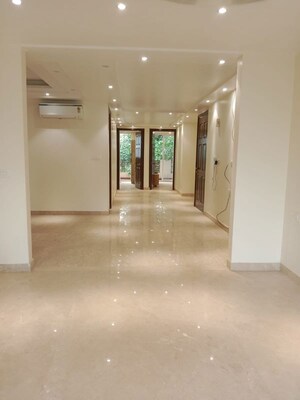 Room in 4 BHK Builder Floor at Sector 45 – for Sale