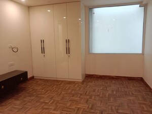 Room in 4 BHK Builder Floor at Sector 45 – for Sale