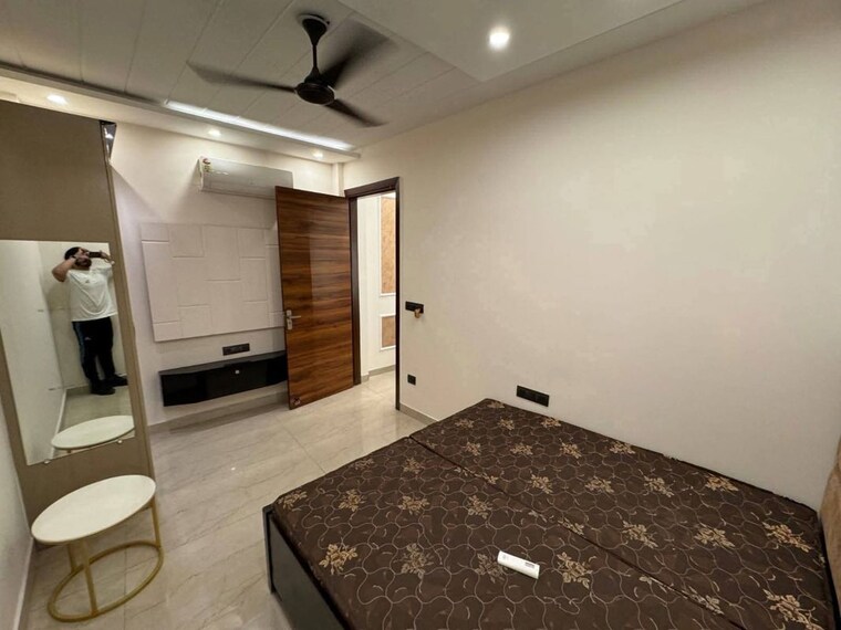 Bedroom, freedom fighters enclave 2 Bedroom 1000 Sq.Ft. Apartment In Freedom Fighters Enclave Delhi 10663135