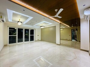 Room in 4 BHK Builder Floor at Sector 45 – for Sale