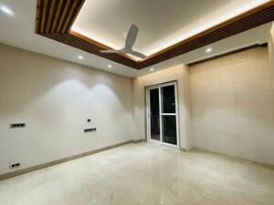 Room in 4 BHK Builder Floor at Sector 45 – for Sale