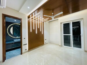 Room in 4 BHK Builder Floor at Sector 45 – for Sale