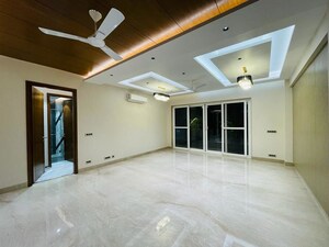 Room in 4 BHK Builder Floor at Sector 45 – for Sale