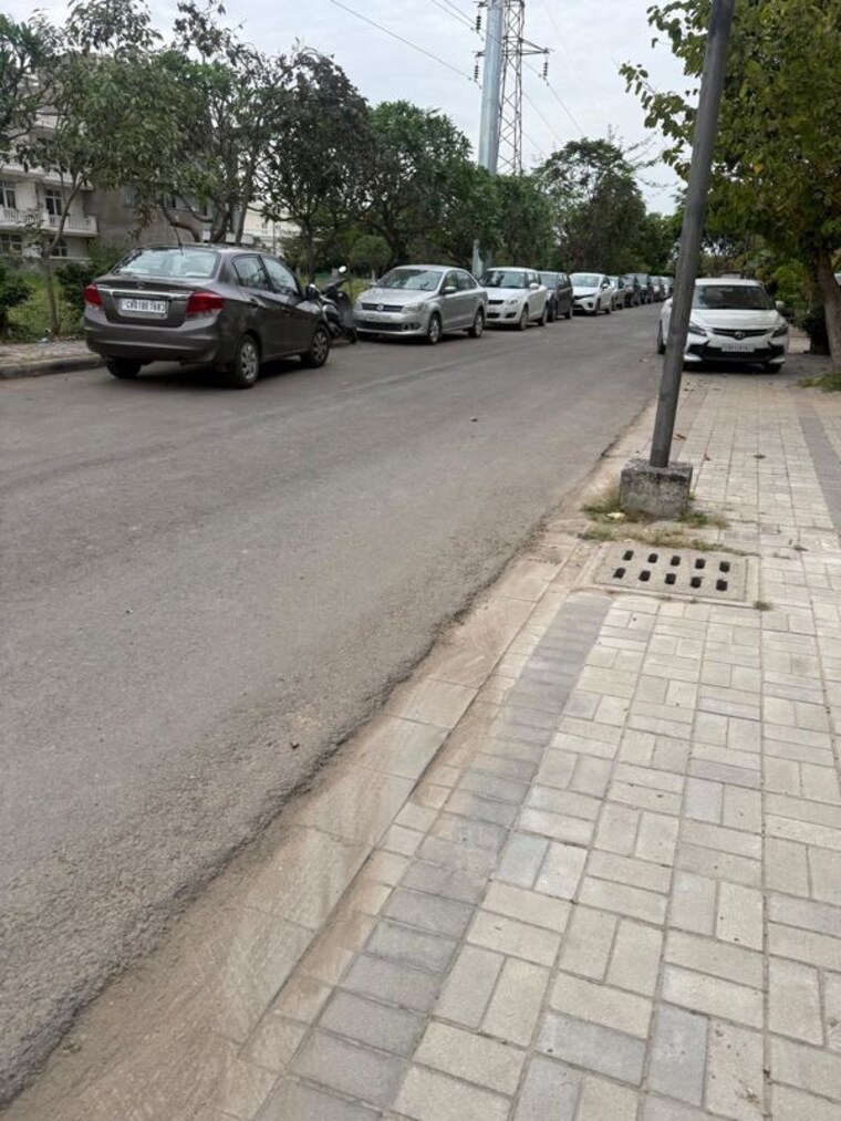  Parking, dlf-central-square 3 Bedroom 1900 Sq.Ft. Apartment In North Mullanpur Chandigarh 10663121