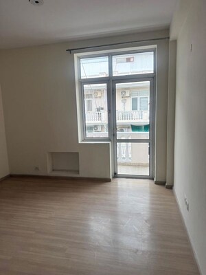 Room in 3 BHK Apartment at DLF Central Square, North Mullanpur – for Rent