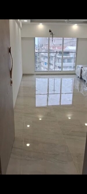 Room in 3 BHK Apartment at Bandra West – for Rent