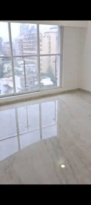 Room in 3 BHK Apartment at Bandra West – for Rent