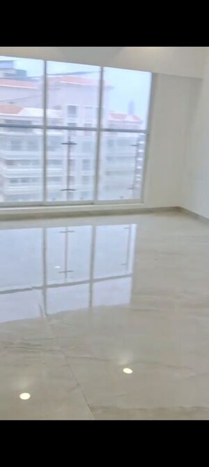 Room in 3 BHK Apartment at Bandra West – for Rent