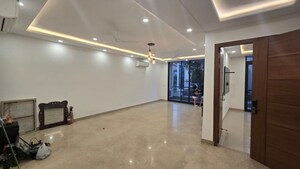 Room in 3 BHK Builder Floor at Sector 57 – for Rent