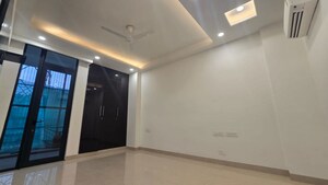 Room in 3 BHK Builder Floor at Sector 57 – for Rent