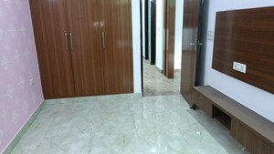 Room in 3 BHK Builder Floor at Vaishali Sector 4 – for Rent