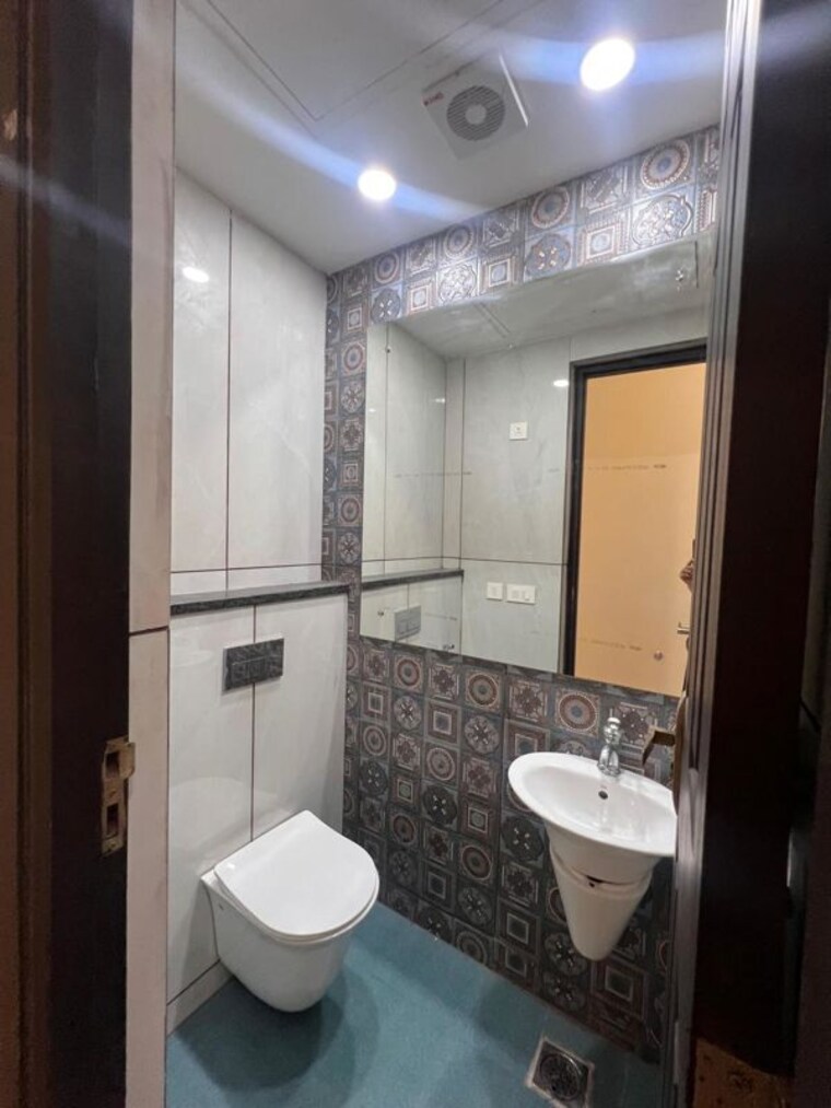 Bathroom, dasnac-the-jewel 3 Bedroom 1660 Sq.Ft. Apartment In Sector 75 Noida 10663210